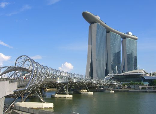:The Helix Bridge and Marina Bay Sands Hotel,
